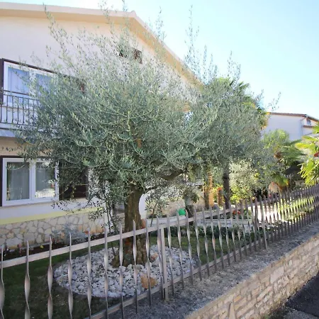 Sunlit Apartment Near Sea In Porec Porec