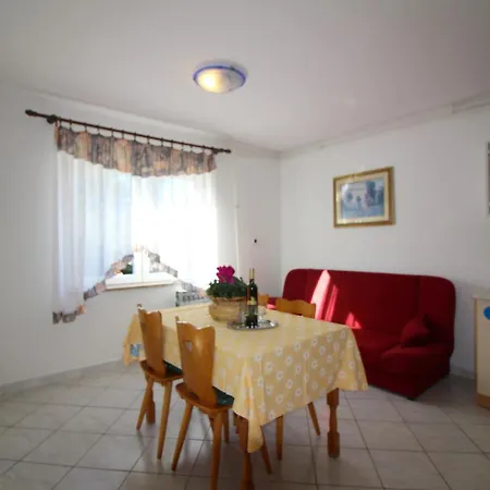 Apartman Sunlit Apartment Near Sea In Porec *