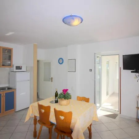 Apartman Sunlit Apartment Near Sea In Porec Porec
