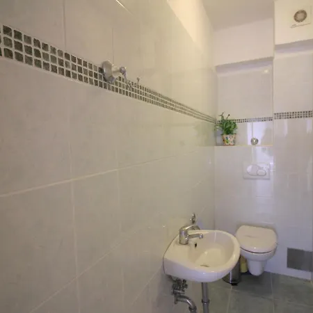 Apartman Sunlit Apartment Near Sea In Porec Porec