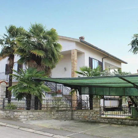 Apartman Sunlit Apartment Near Sea In Porec