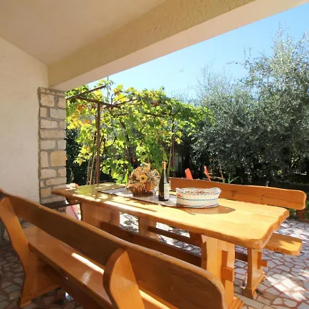 Sunlit Apartment Near Sea In Porec Apartman Porec